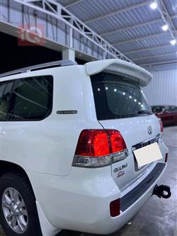 تۆیۆتا لاند کروزەر